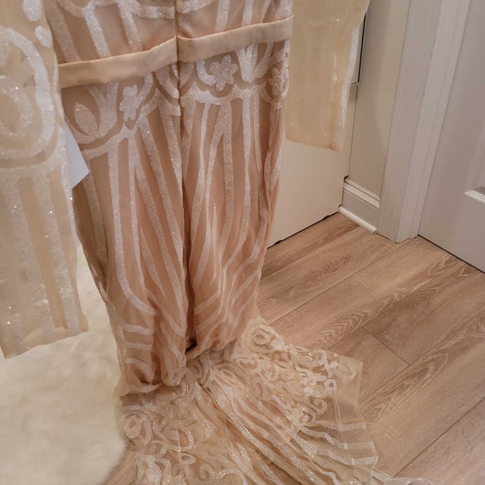 Gown - Picture 6 of 10